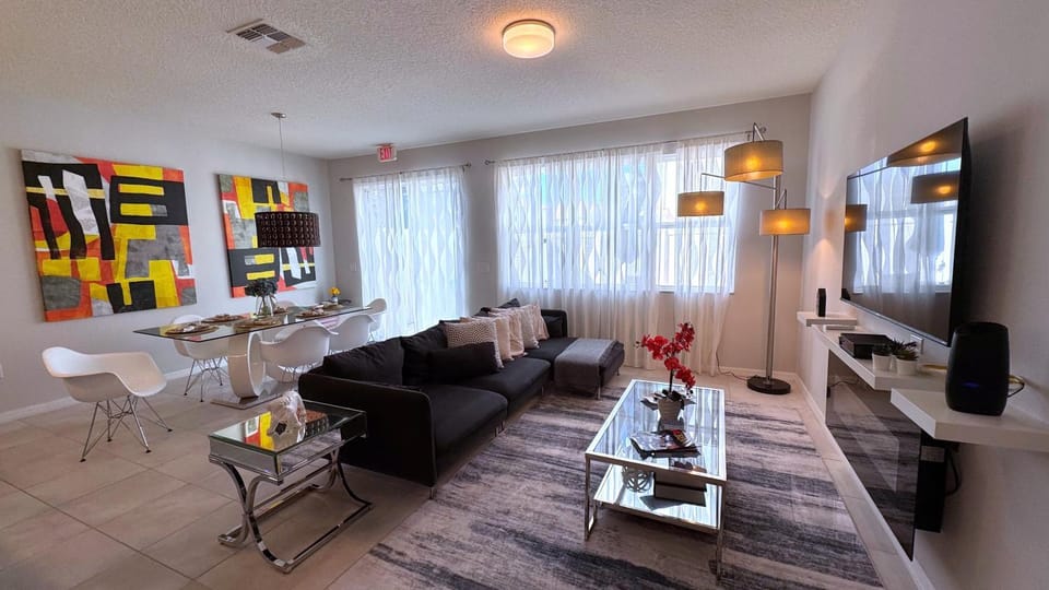 Communal lounge/ TV room, TV and multimedia, Dining area