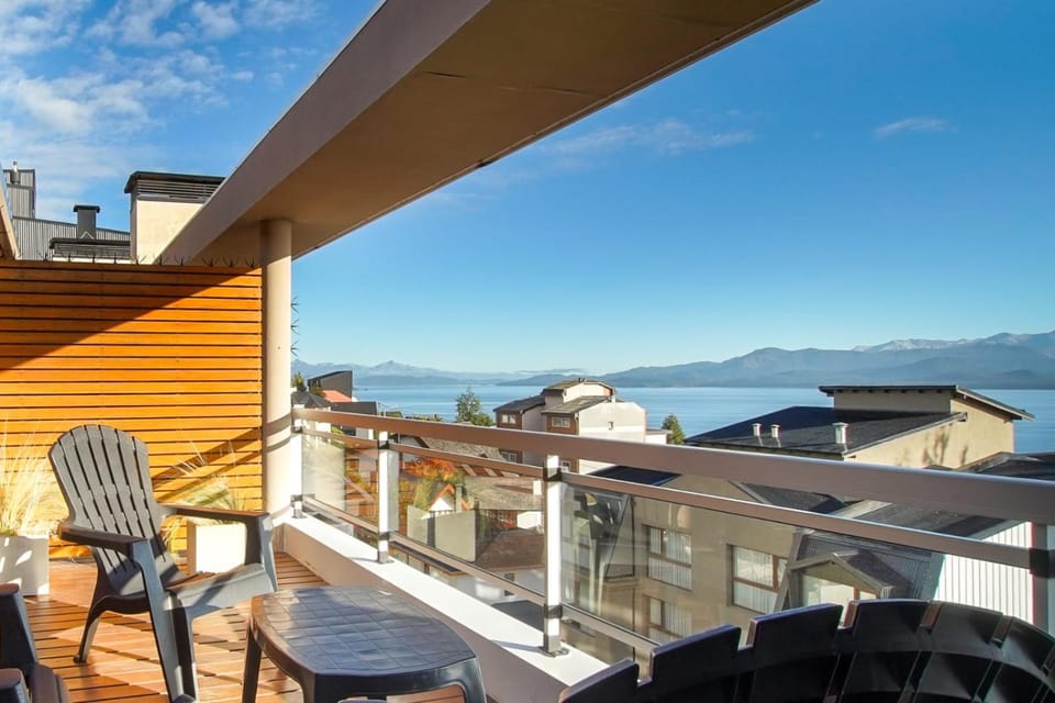 View (from property/room), Balcony/Terrace, Lake view
