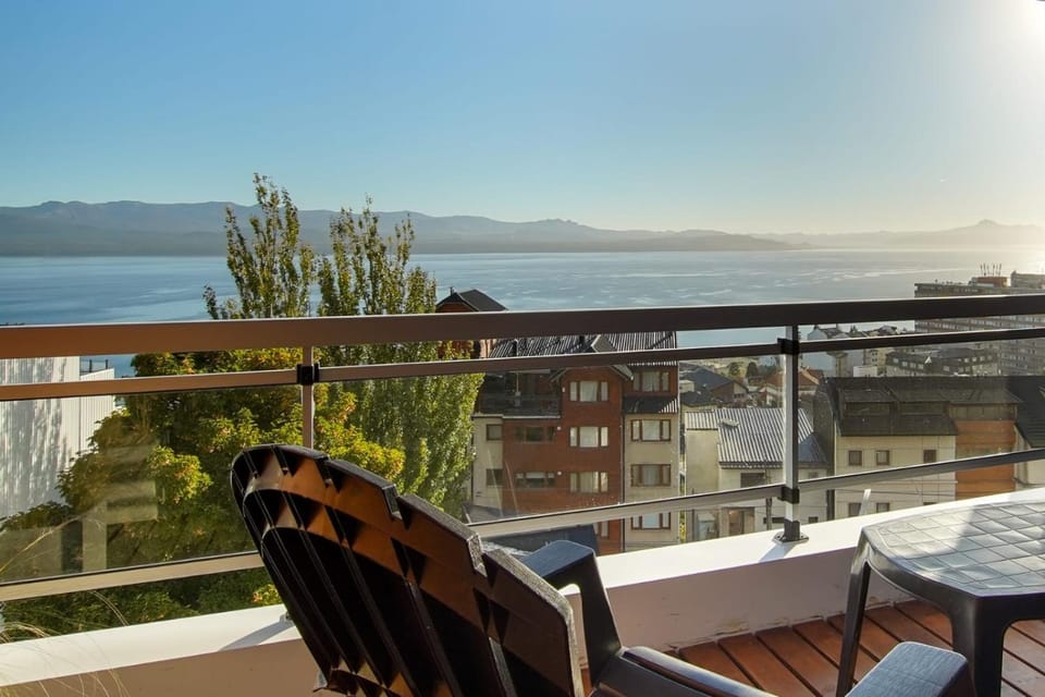View (from property/room), Balcony/Terrace, Lake view