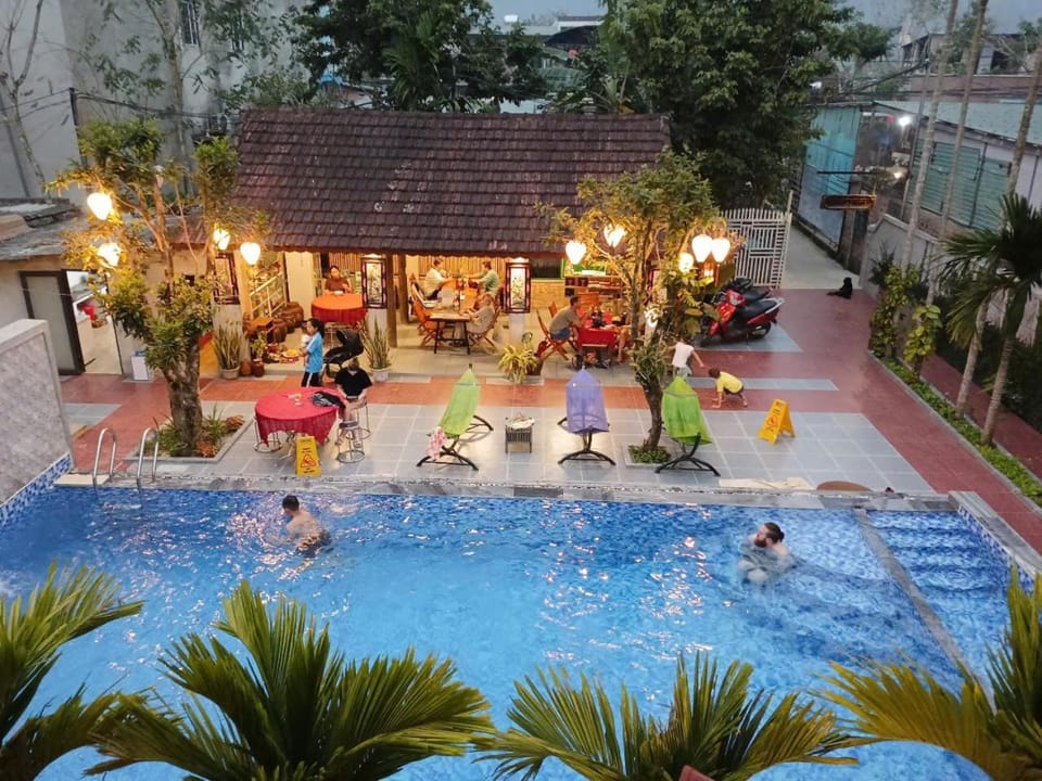Swimming pool