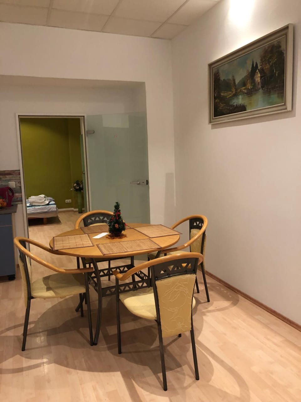 Photo of the whole room, Dining area