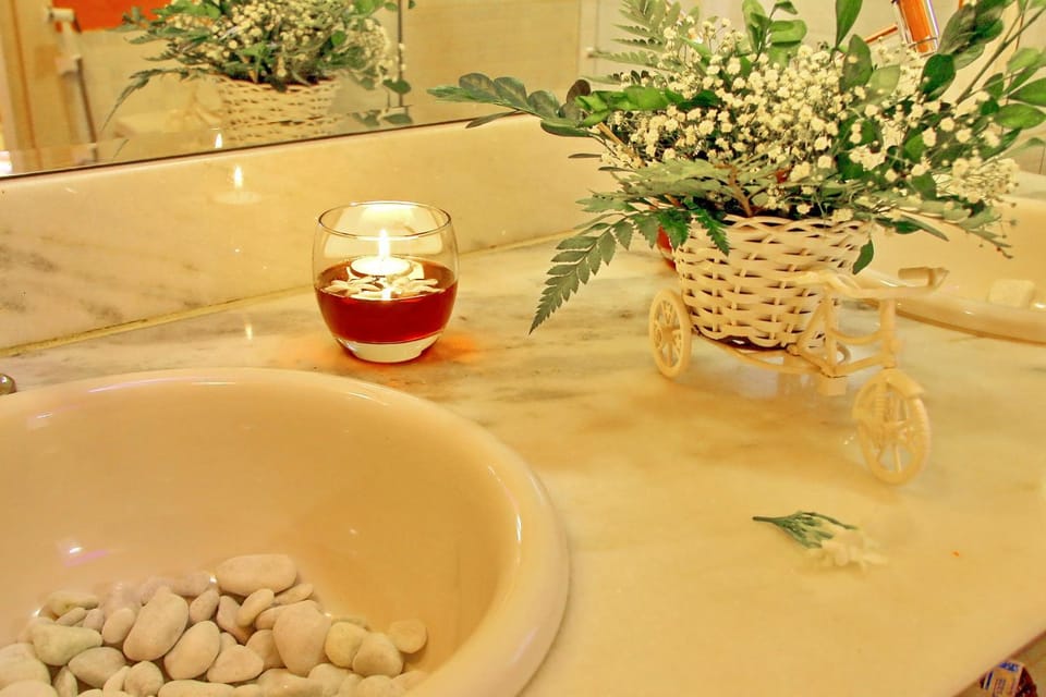 Bathroom, Photo of the whole room, Decorative detail