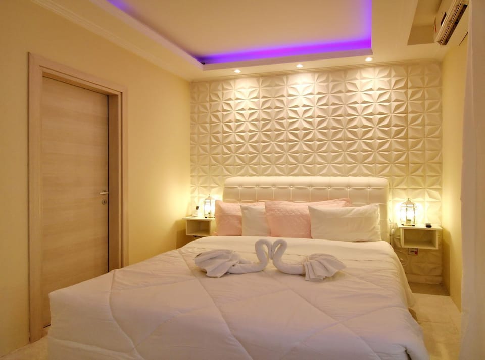 Photo of the whole room, Decorative detail