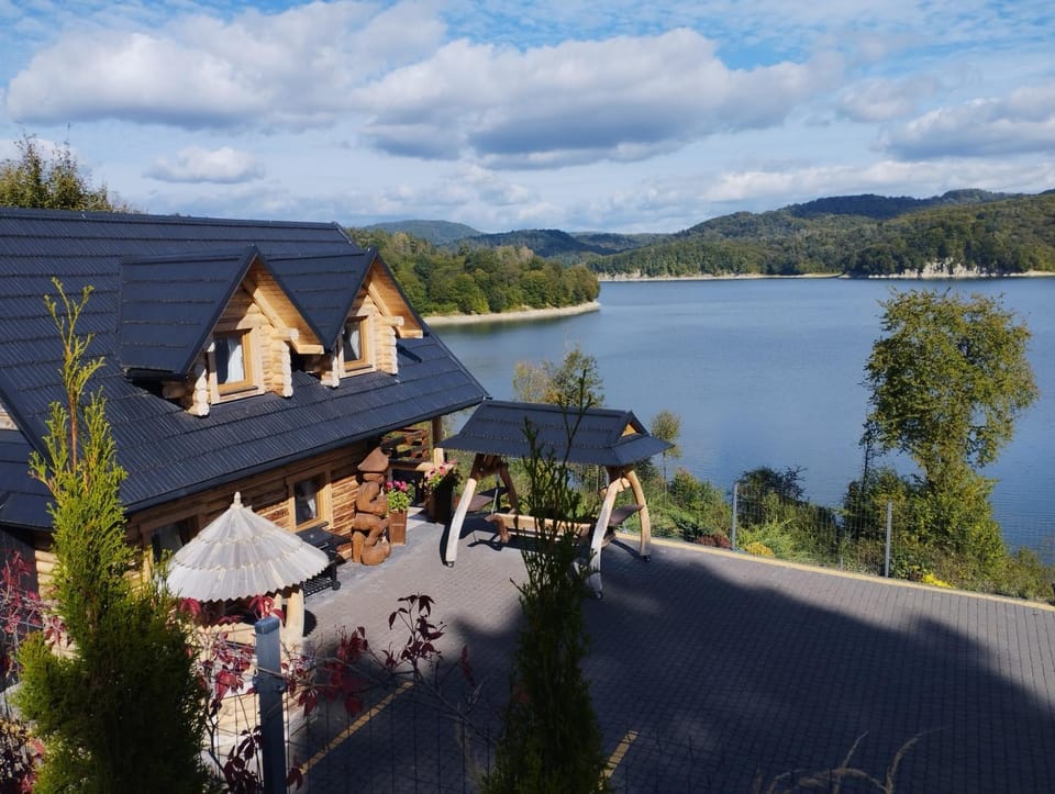 Domek Nad River San - pierwsza linia brzegowa - balia - łodzie - basen House in Slovakia