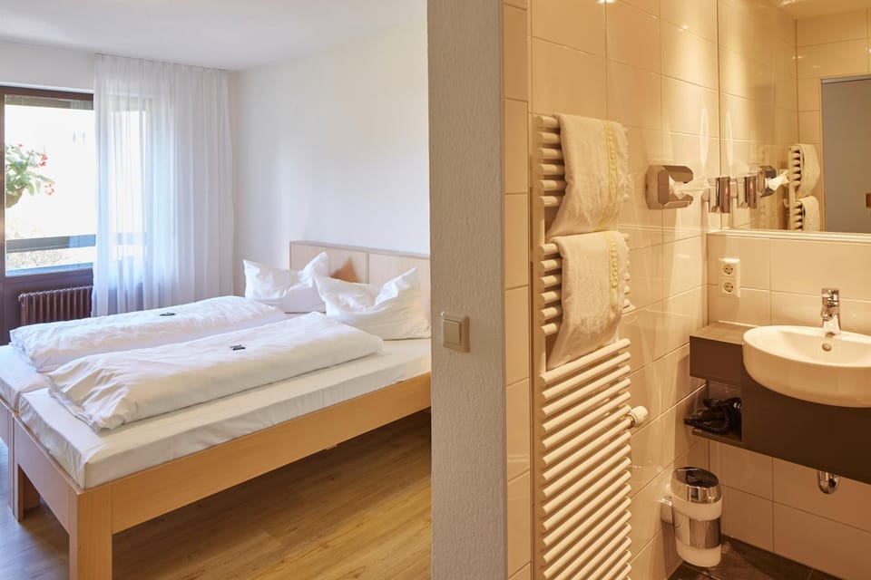 Bed, Bathroom, Photo of the whole room, Bedroom