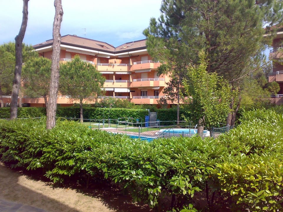 Property building, Garden