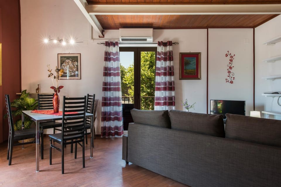 Living room, Dining area