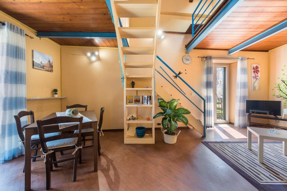 Communal lounge/ TV room, Dining area