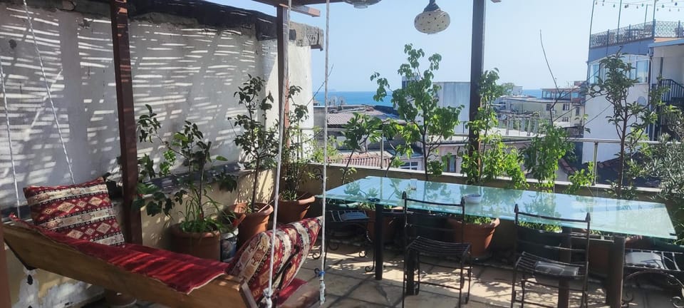 Property building, Natural landscape, Balcony/Terrace, Sea view