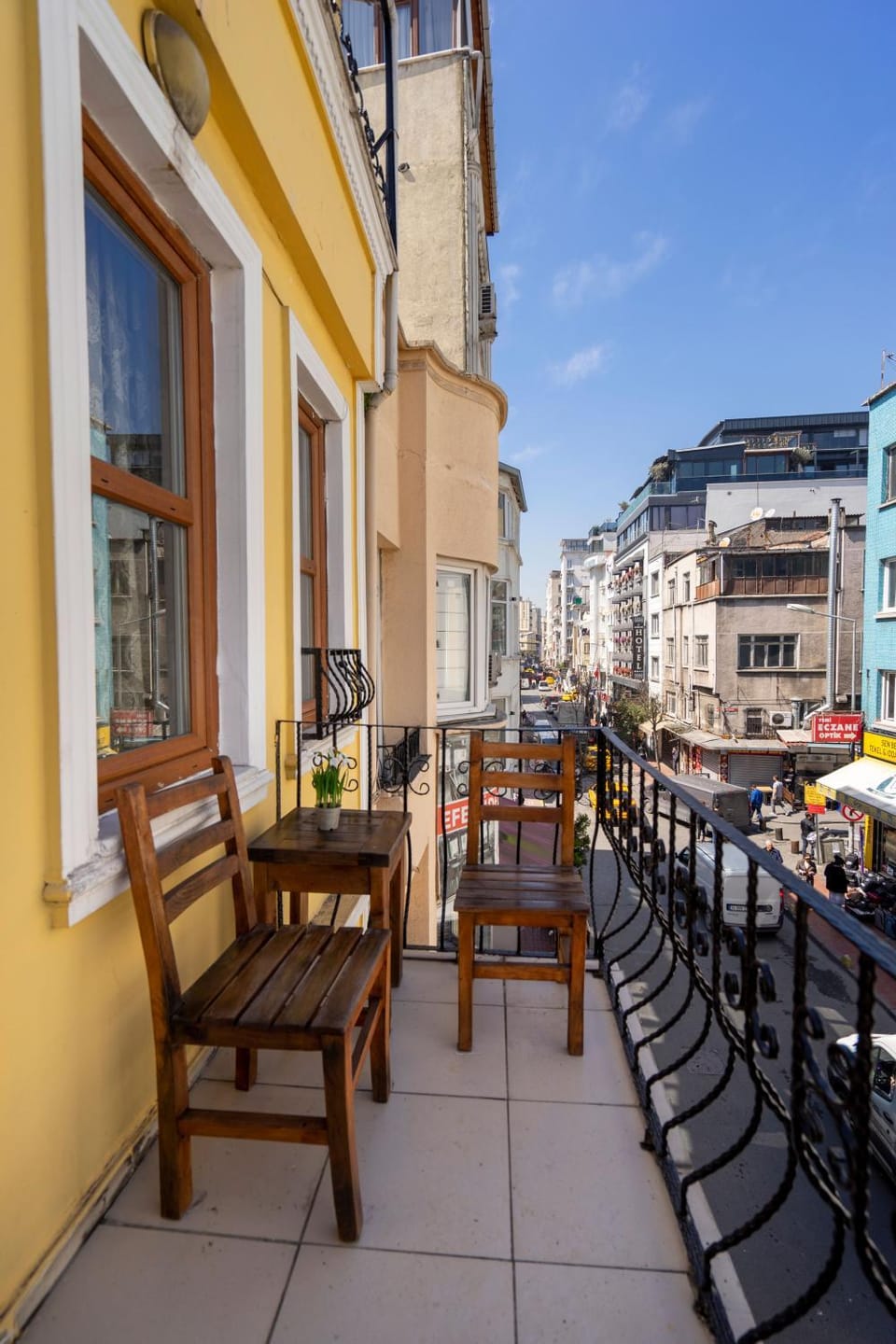 Balcony/Terrace, City view, Street view, Quiet street view