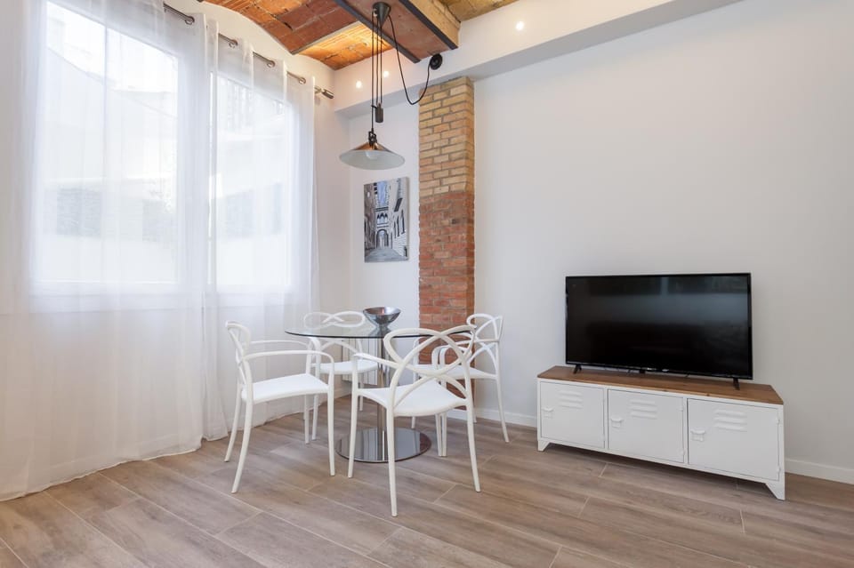 Art House Cathedral Sagrada Familia Apartment in Barcelona