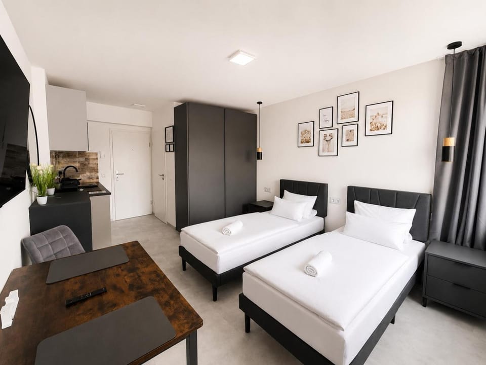 Bed, TV and multimedia, Living room, Photo of the whole room, Dining area, kitchen
