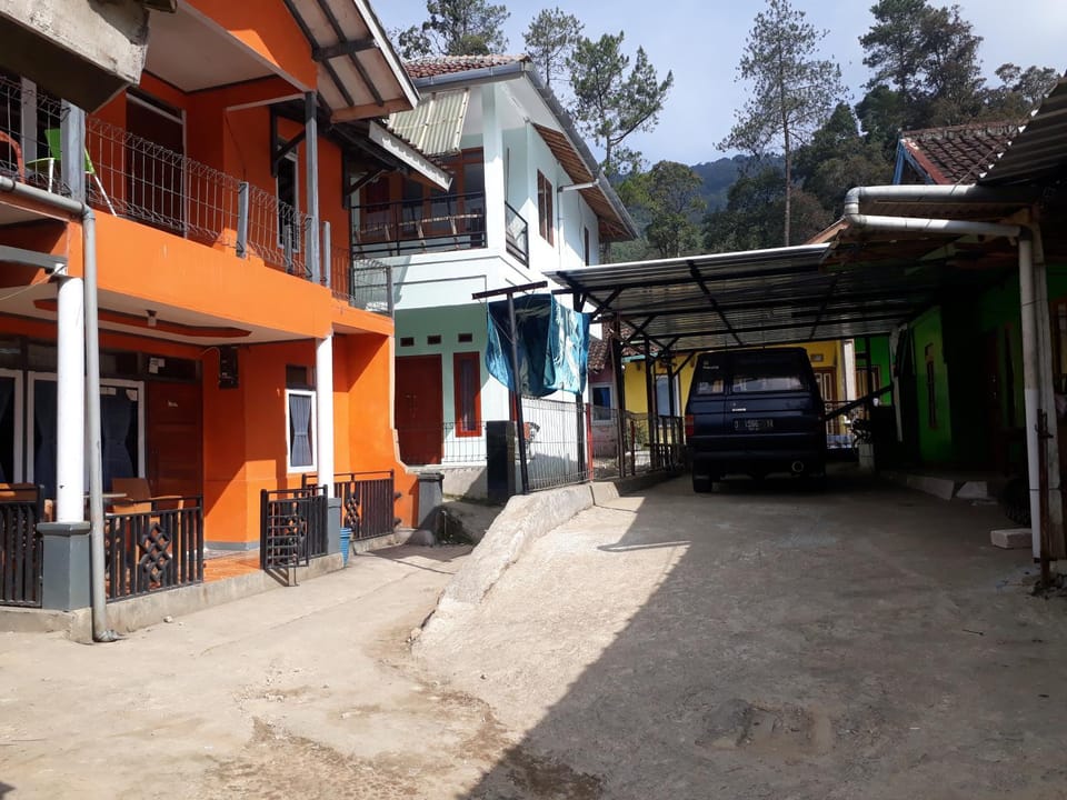 Property building, Neighbourhood, Street view, Parking