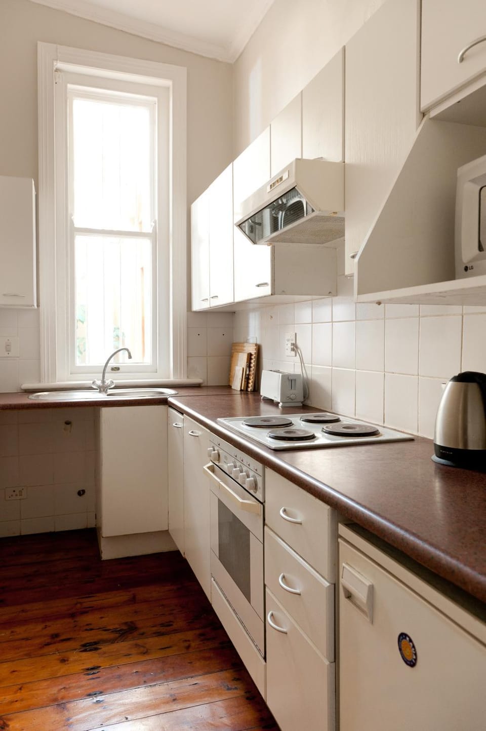 Kitchen or kitchenette, Photo of the whole room, Food, Drinks