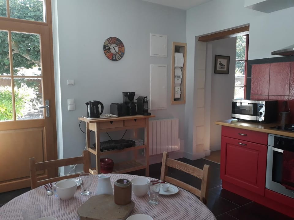 Coffee/tea facilities, Kitchen or kitchenette