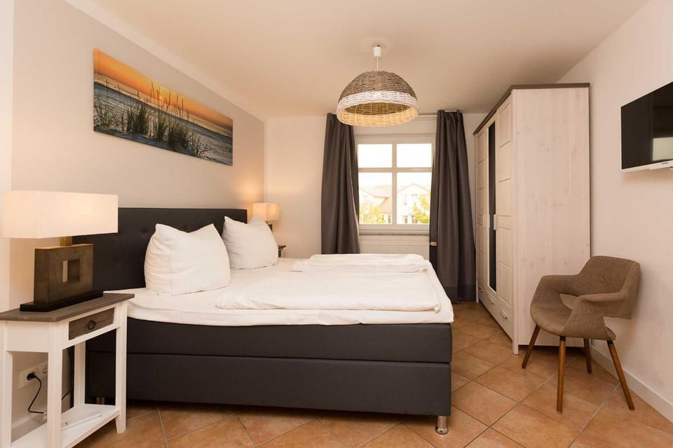 Bed, TV and multimedia, Photo of the whole room, Bedroom, wardrobe