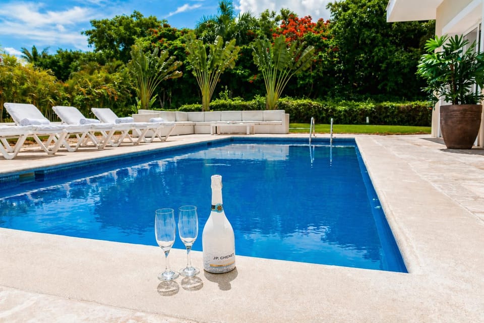 Patio, Pool view, Swimming pool, sunbed