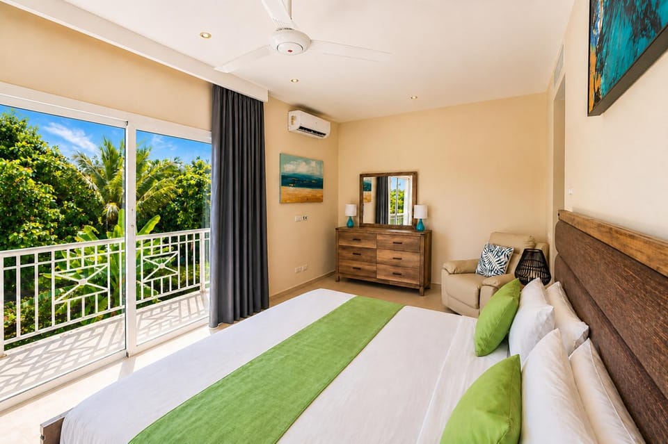 Bed, View (from property/room), Balcony/Terrace, Bedroom