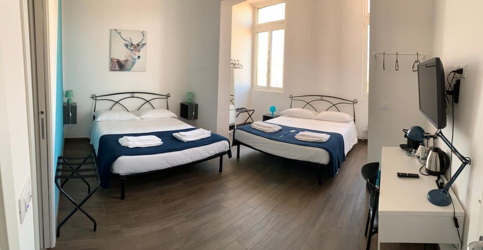 TV and multimedia, Coffee/tea facilities, Photo of the whole room, Bedroom