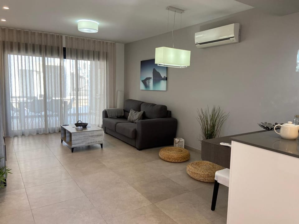 Communal lounge/ TV room, Living room