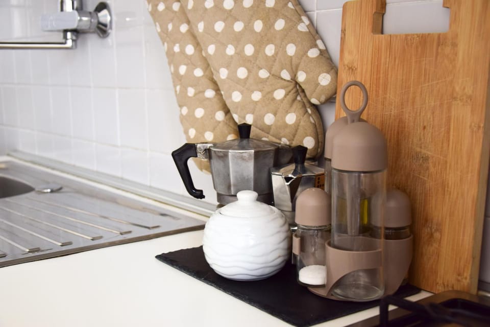 Coffee/tea facilities, Kitchen or kitchenette, Communal kitchen