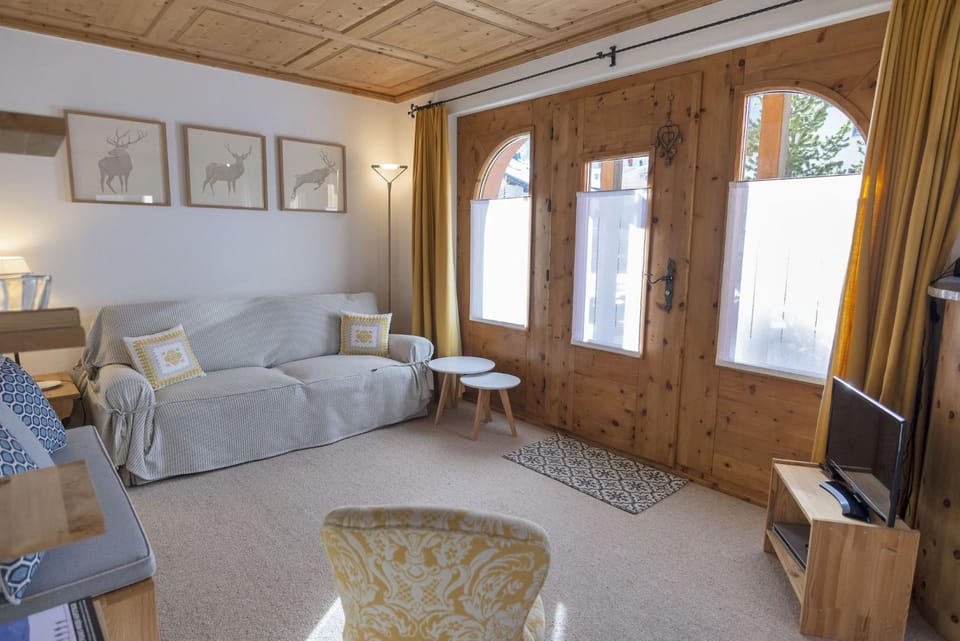 Communal lounge/ TV room, Living room