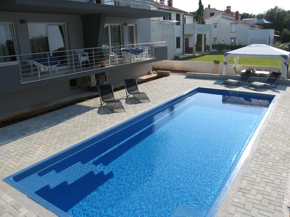 Swimming pool, Swimming pool