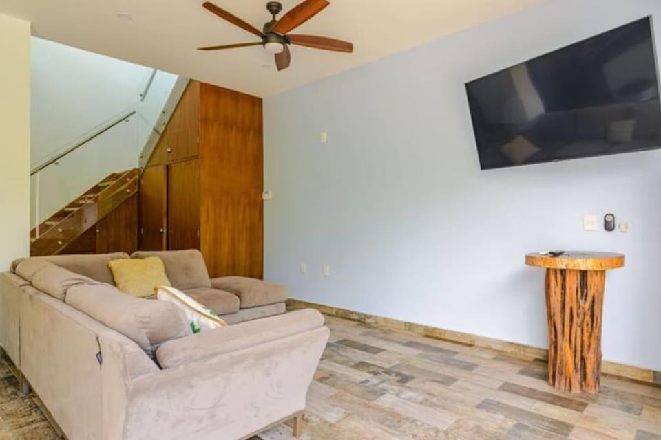 Communal lounge/ TV room, TV and multimedia, Living room
