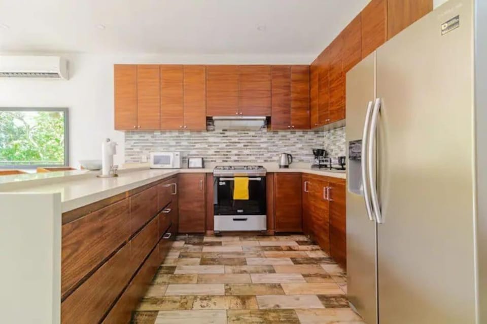 Kitchen or kitchenette, oven, pet friendly, stove, toaster