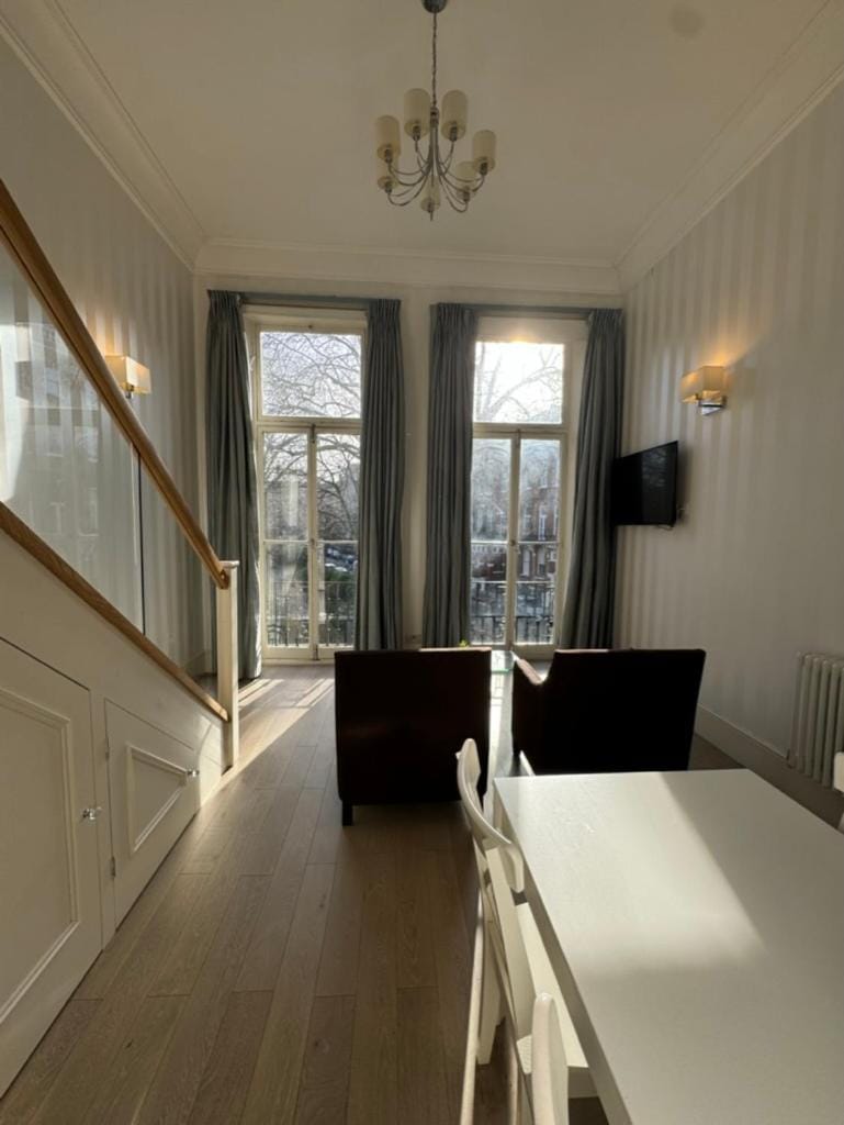 Luxury mezzanine apartment in Kensington / Earls Court Garden Square Apartment in City of Westminster