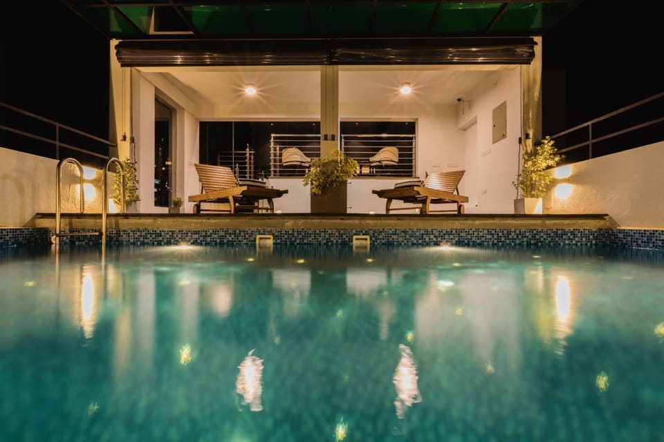 Swimming pool, Swimming pool