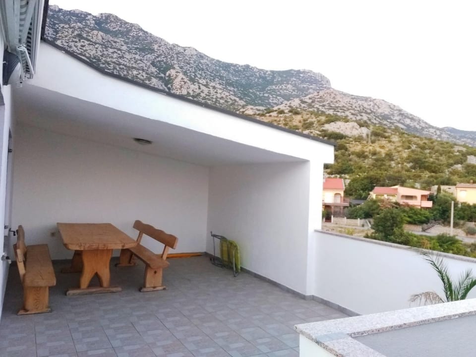 Balcony/Terrace, Mountain view