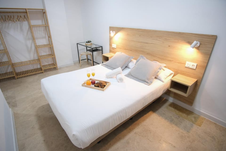 Bed, Photo of the whole room, Bedroom, Breakfast, towels