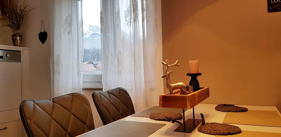 Day, Seating area, Dining area, On site, Mountain view