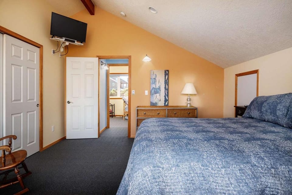 Rivers Edge Retreat House in Pacific City