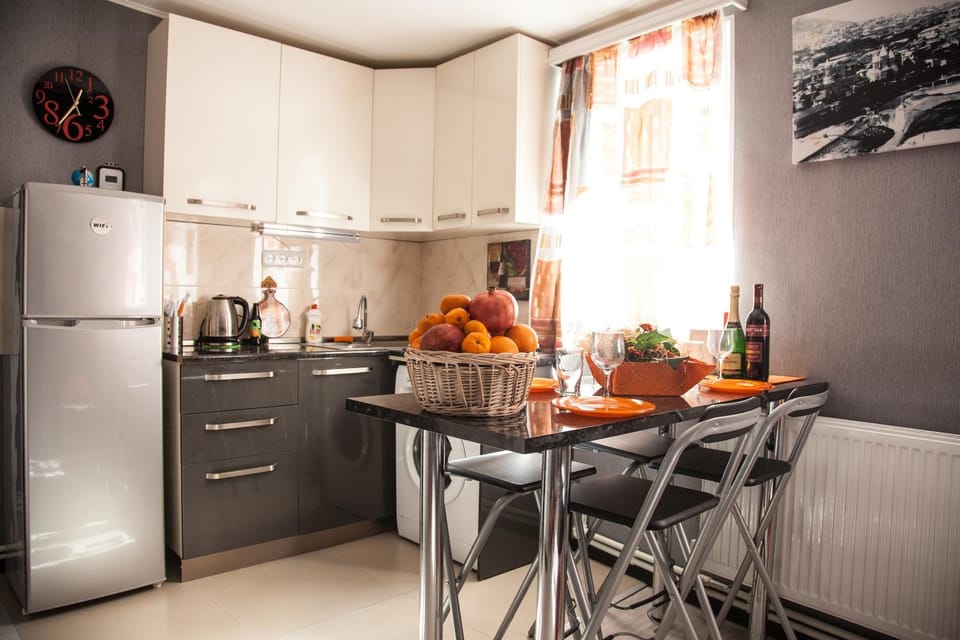 Food close-up, Kitchen or kitchenette, Living room, Food and drinks, Dining area