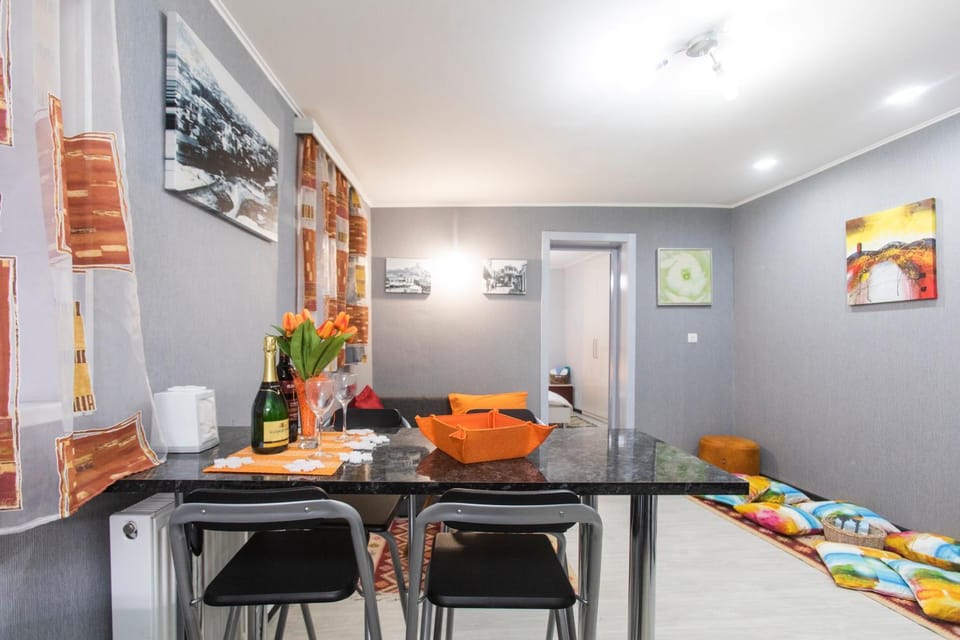 Staff, Communal lounge/ TV room, Food close-up, People, Activities, Decorative detail, Food, Drinks, Non alcoholic drinks, Family