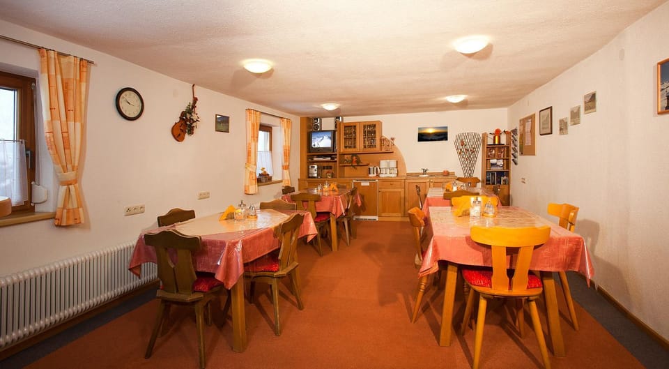 Restaurant/places to eat, Communal lounge/ TV room