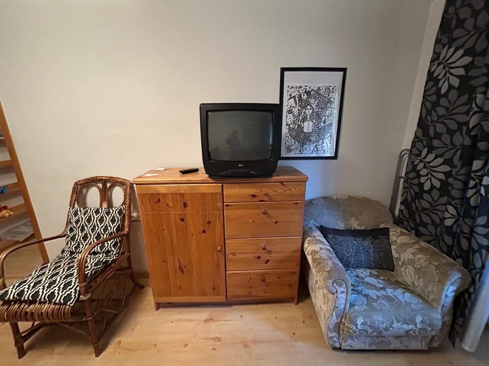 Communal lounge/ TV room, TV and multimedia, Living room