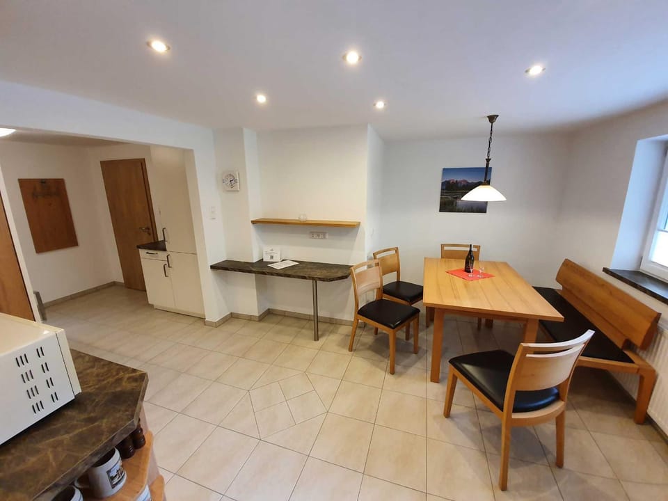 Photo of the whole room, Decorative detail, Dining area
