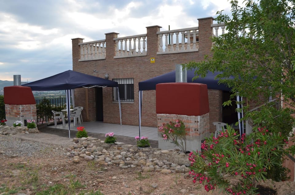 Property building, Patio, Facade/entrance, Balcony/Terrace