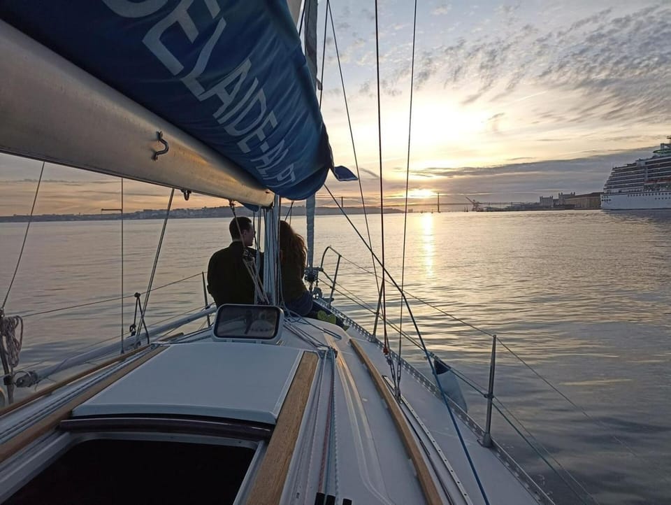 Sleep on a Sailboat in Lisbon a unique stay Apartment in Lisbon