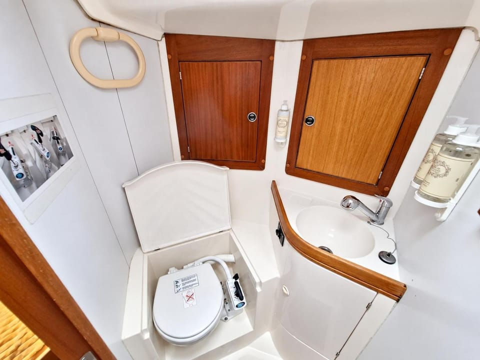Sleep on a Sailboat in Lisbon a unique stay Apartment in Lisbon