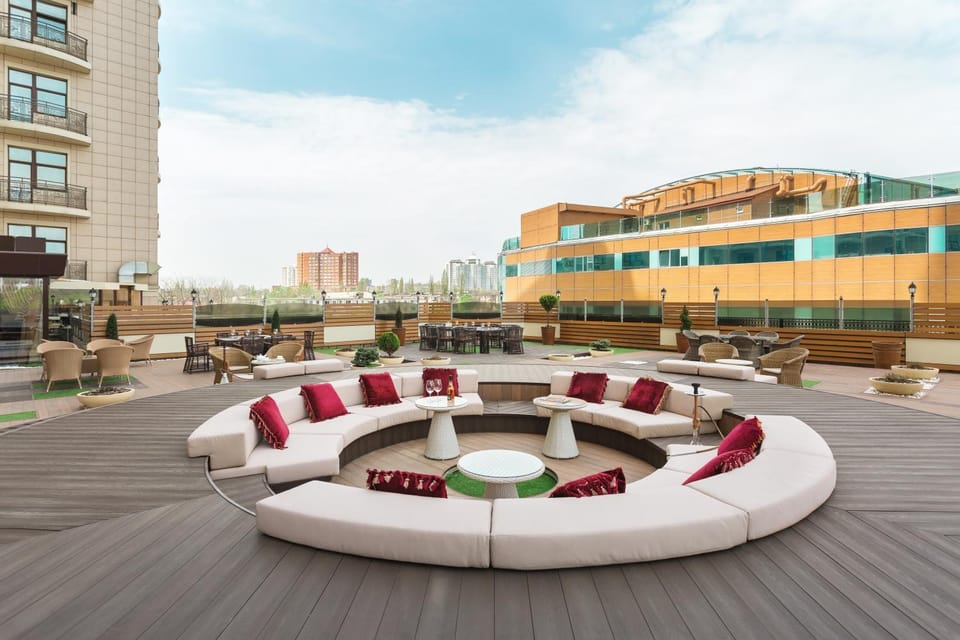 Restaurant/places to eat, Neighbourhood, Balcony/Terrace, Other, Other, Evening entertainment, On site