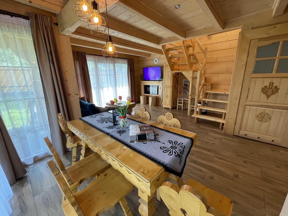 Communal lounge/ TV room, TV and multimedia, Balcony/Terrace, Balcony/Terrace, Living room, Dining area, Garden view, Garden view