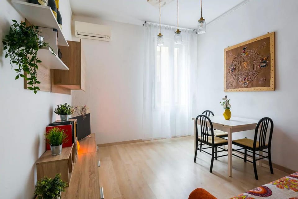 Communal lounge/ TV room, TV and multimedia, Living room, Seating area, Dining area