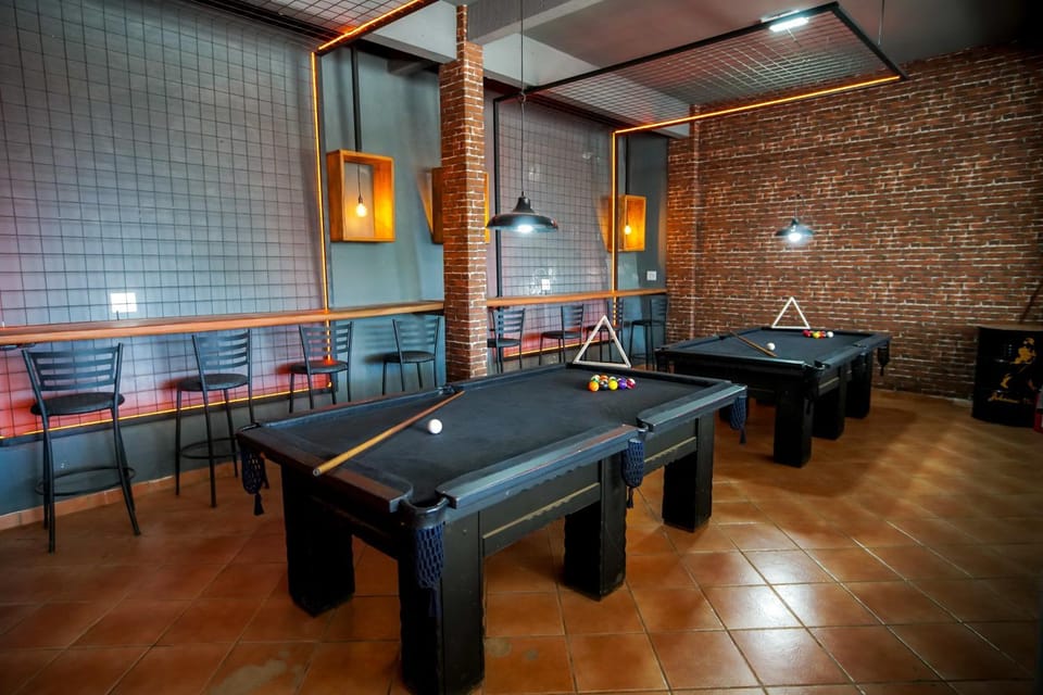Billiard, Game Room