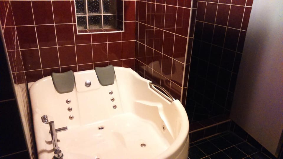 Shower, Hot Tub