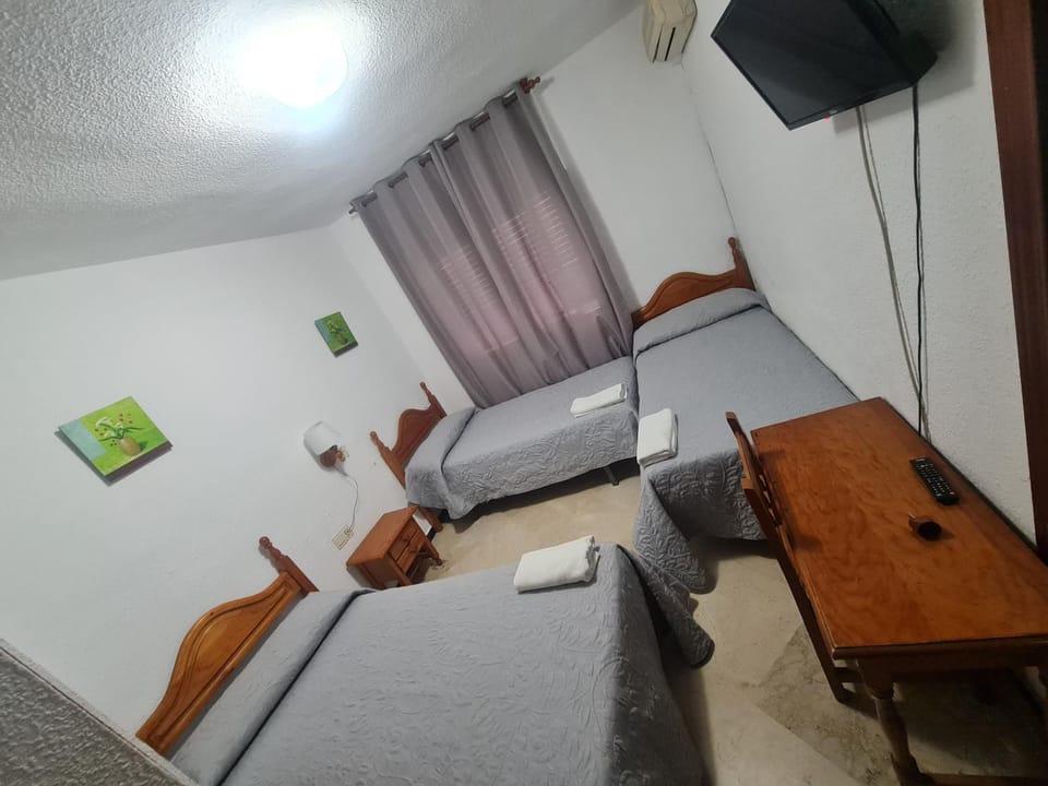Hostal Alicante Bed and Breakfast in Granada