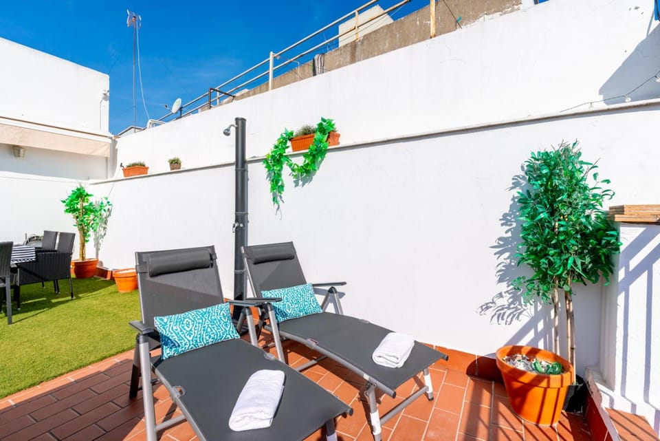 Balcony/Terrace, sunbed